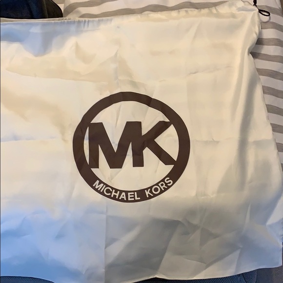 ✨EUC MICHAEL KORS large handbag - Picture 10 of 10